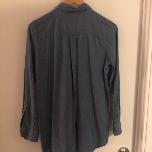 ๐ฅ3/$18๐ฅ EUC Ann Taylor Chambray Shirt - Picture 6 of 6